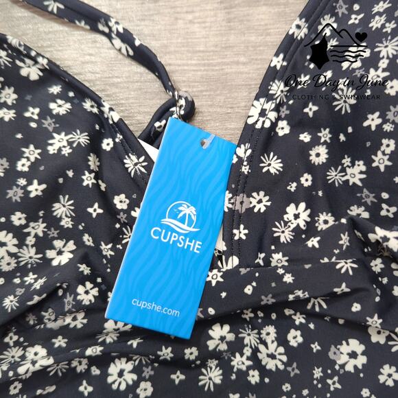 Cupshe V Neck Shirred One Piece Swimsuit Size XL - Picture 4 of 7